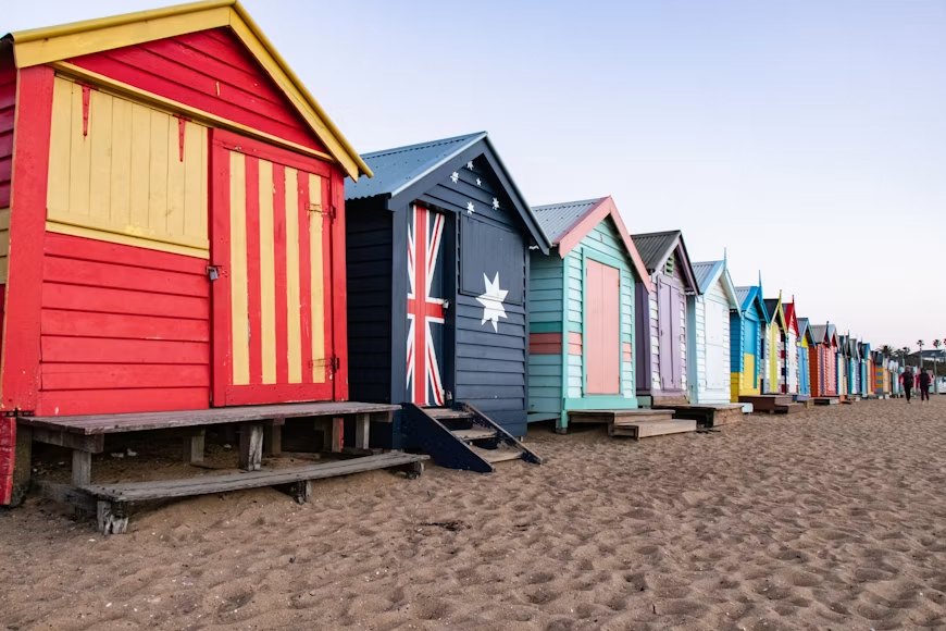 墨尔本 Brighton Beach 的彩色海滩小屋